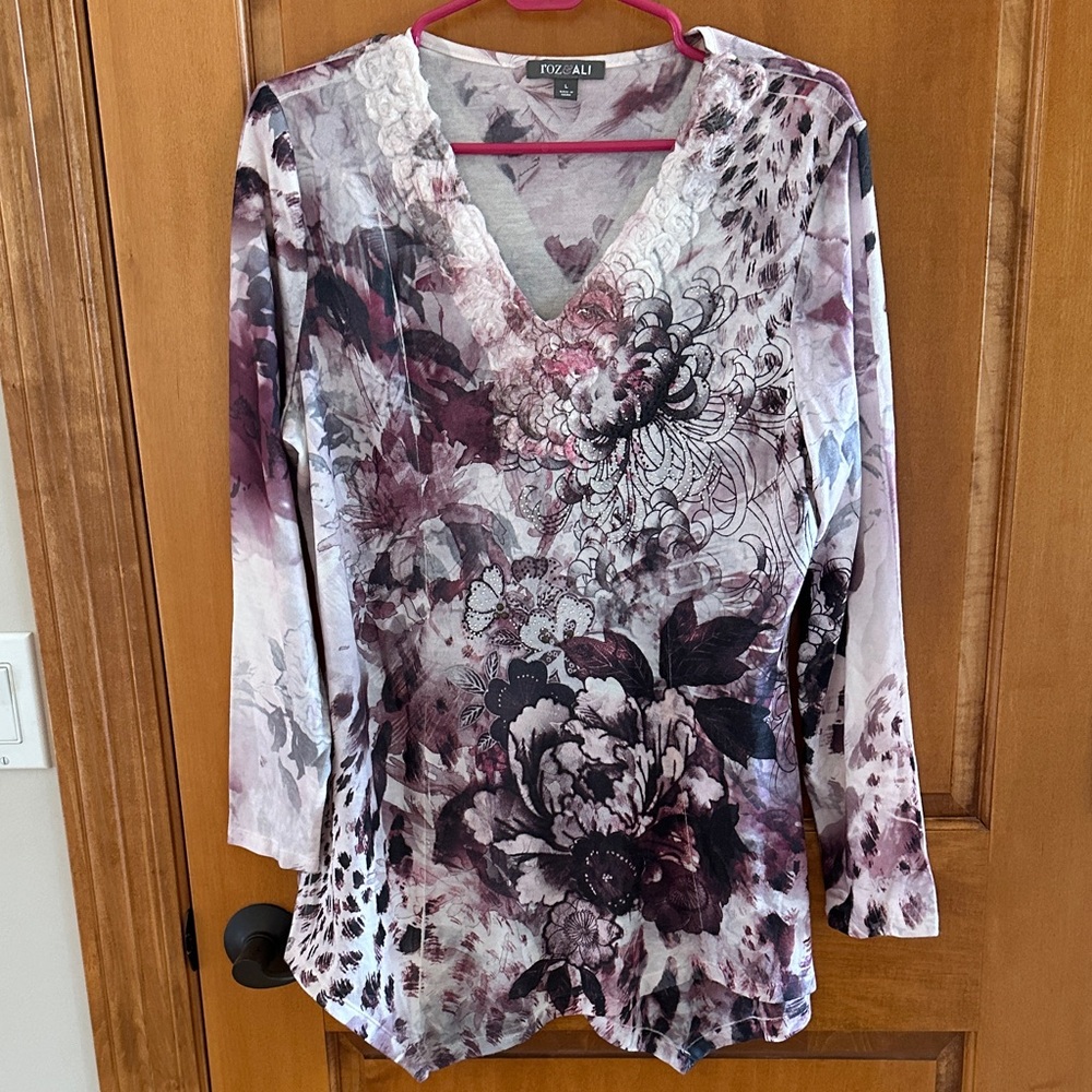 Roz & Ali Floral V-Neck Long Sleeve Top - Purple and Black